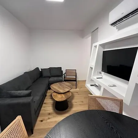 City Center 2bed Luxury Flat * لارنكا